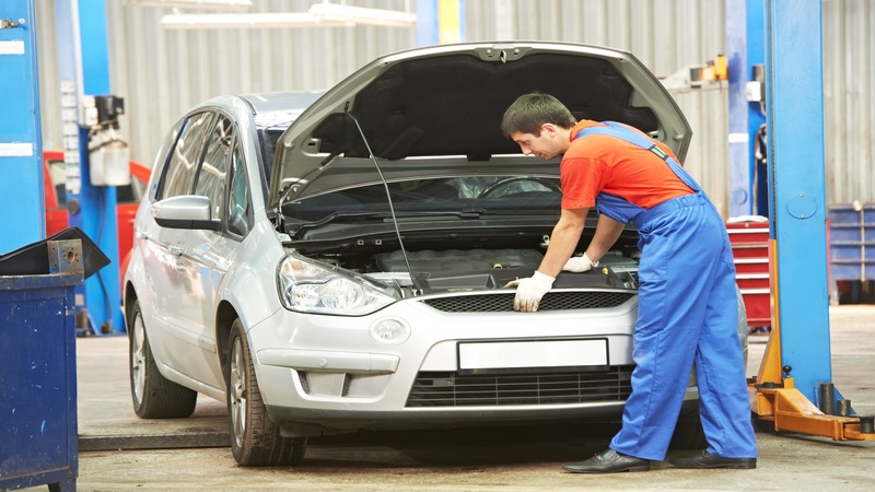 3 Reasons to Consider Using Professional Oil Change Service in Jacksonville, FL