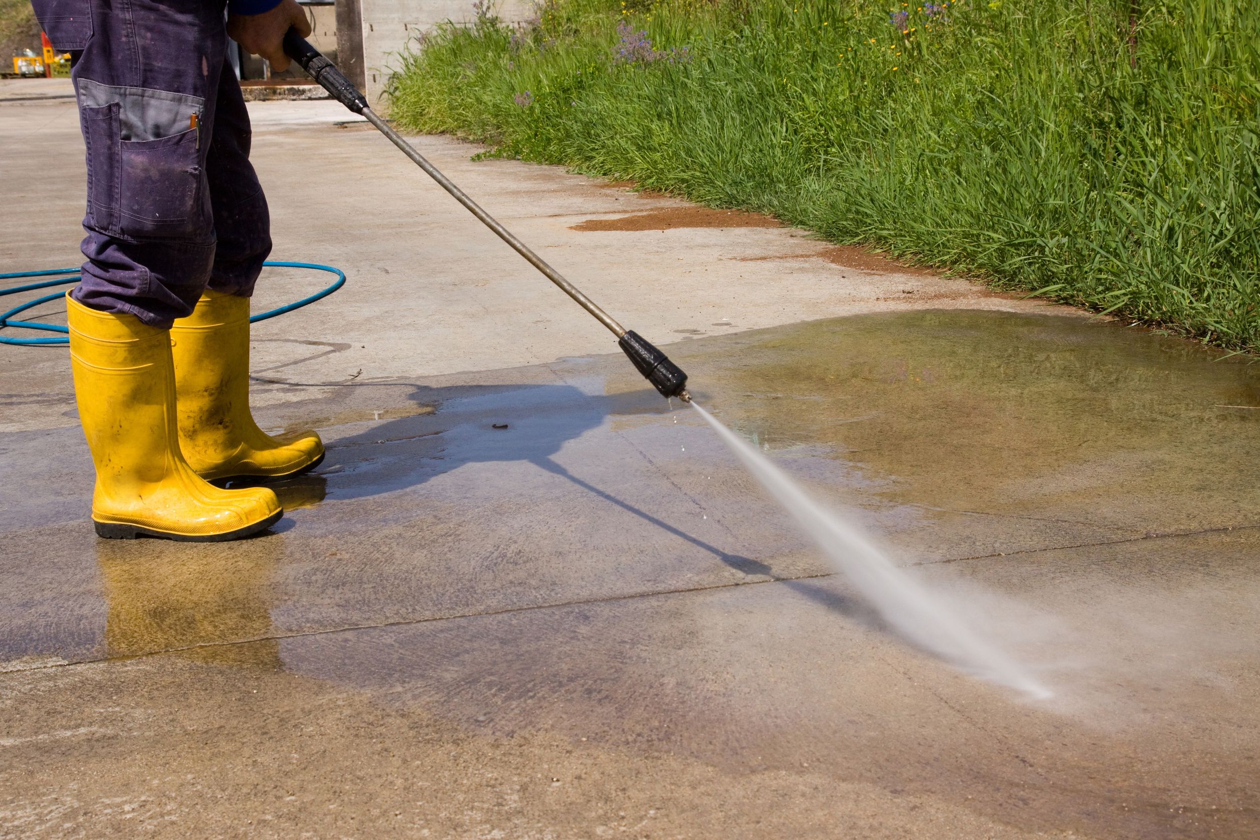 Hire a Pressure Washing Contractor in Seattle WA