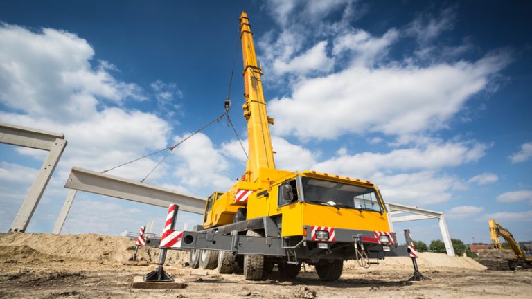 Getting Your Machinery Rentals From a Crane Company in Goodyear City